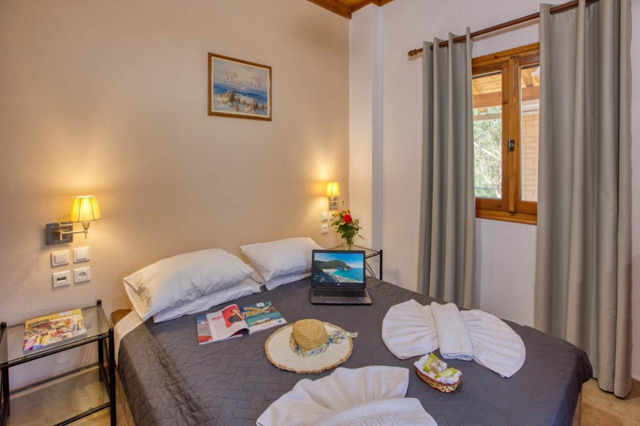 Christinas Apartments Ágios Matthaíos Kültér fotó
