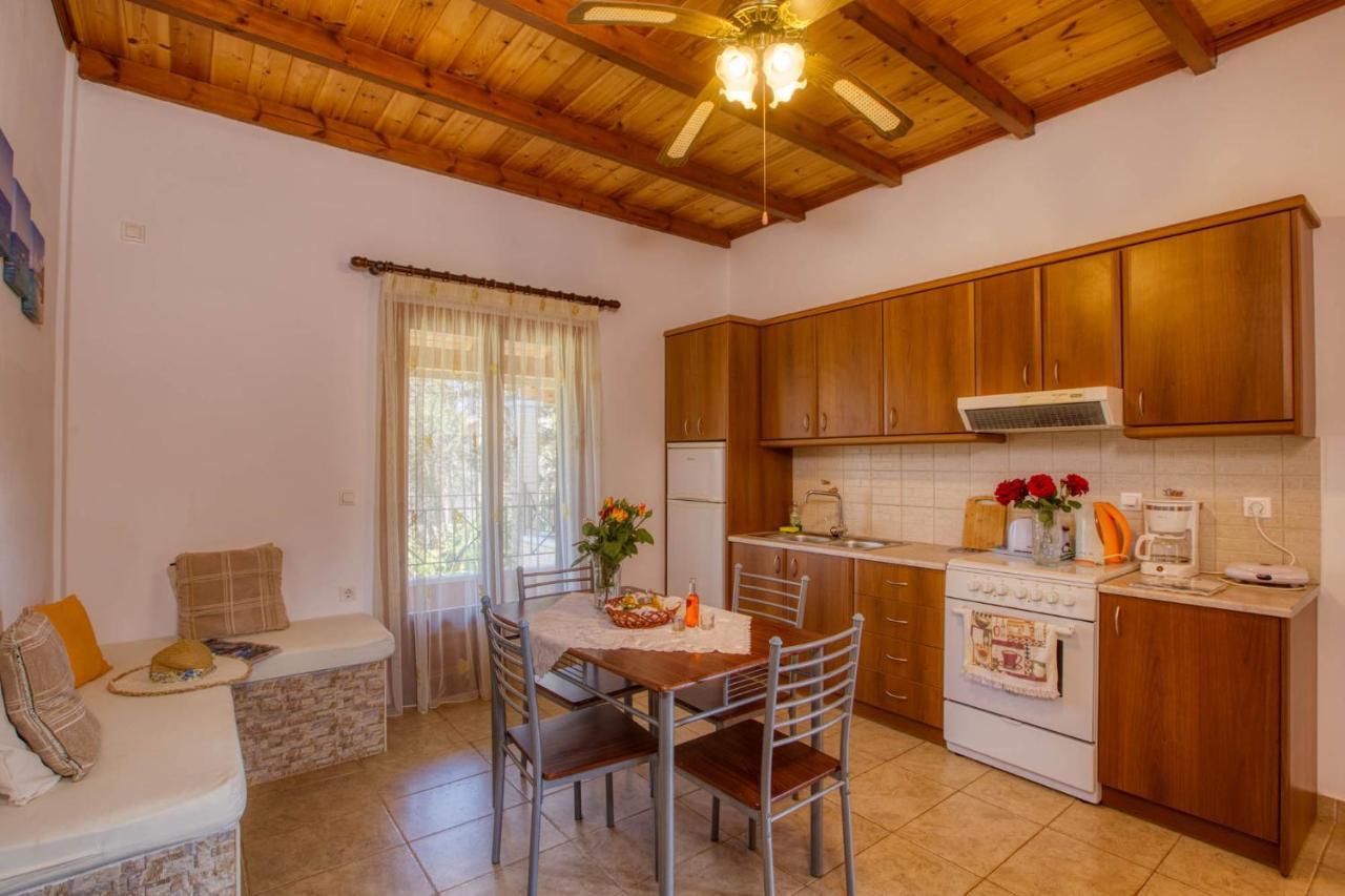 Christinas Apartments Ágios Matthaíos Kültér fotó
