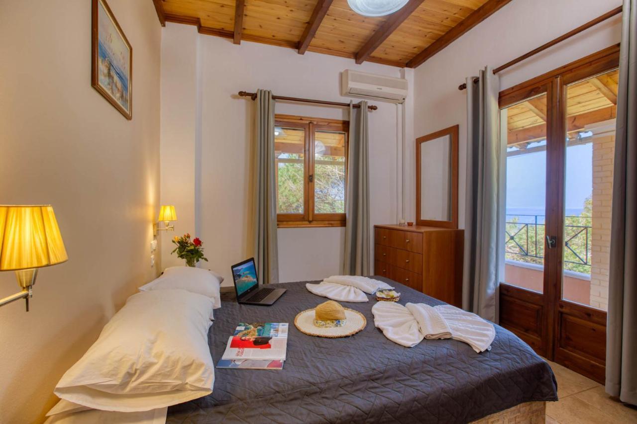 Christinas Apartments Ágios Matthaíos Kültér fotó