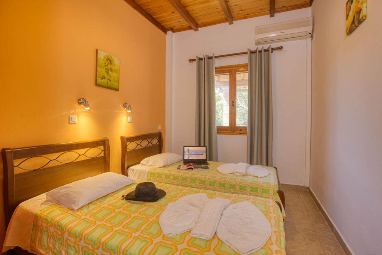 Christinas Apartments Ágios Matthaíos Kültér fotó