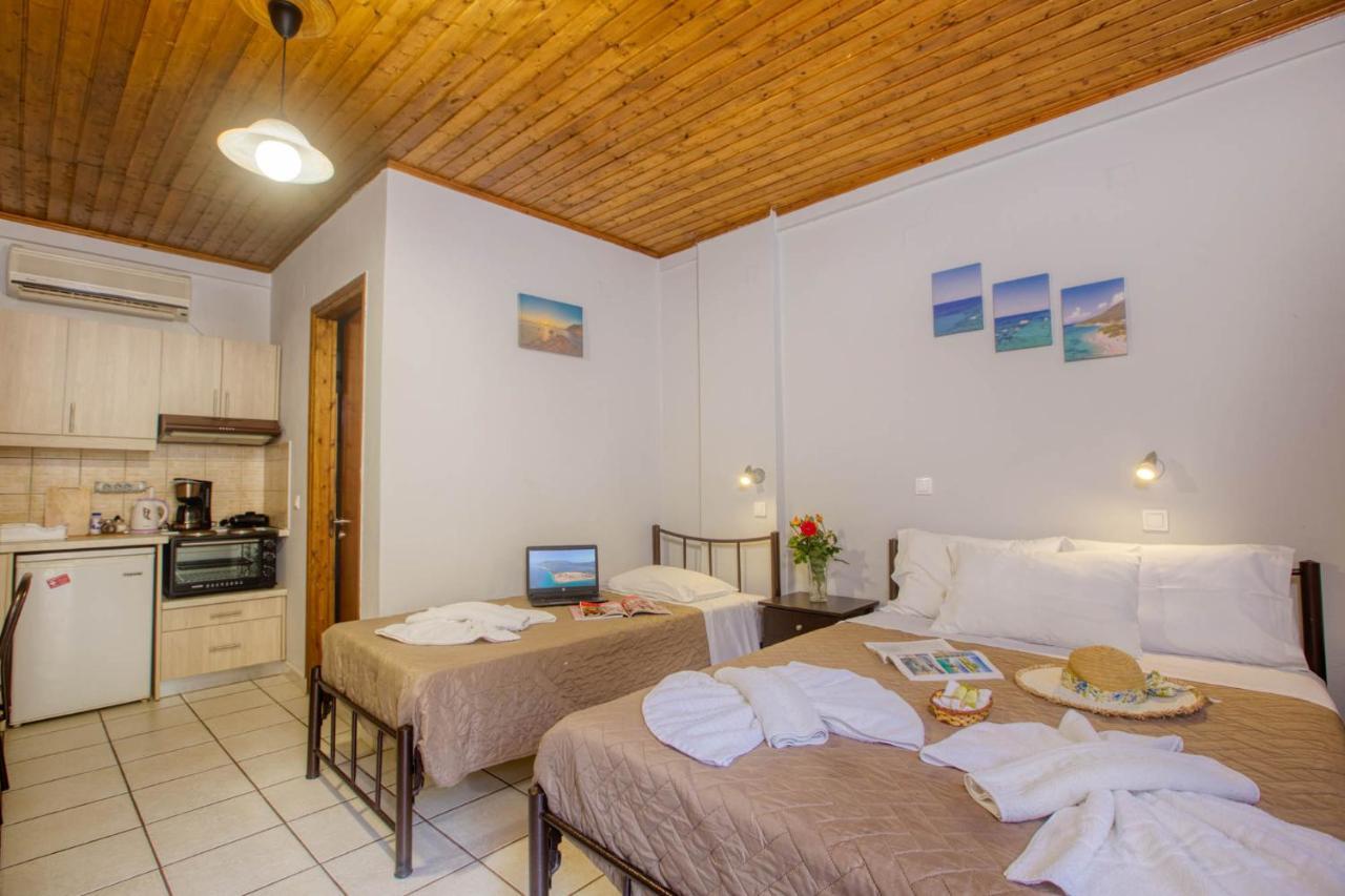 Christinas Apartments Ágios Matthaíos Kültér fotó