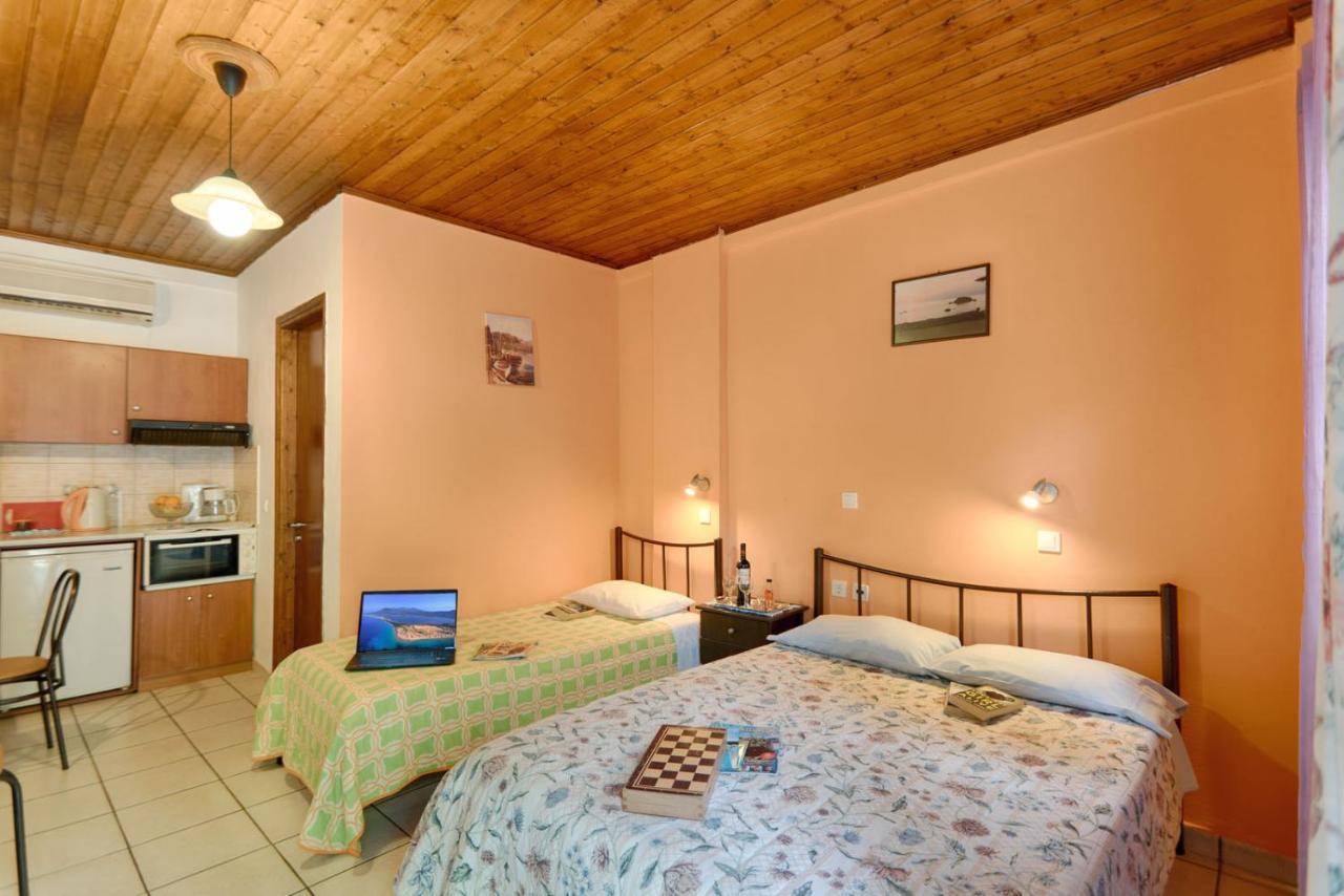 Christinas Apartments Ágios Matthaíos Kültér fotó
