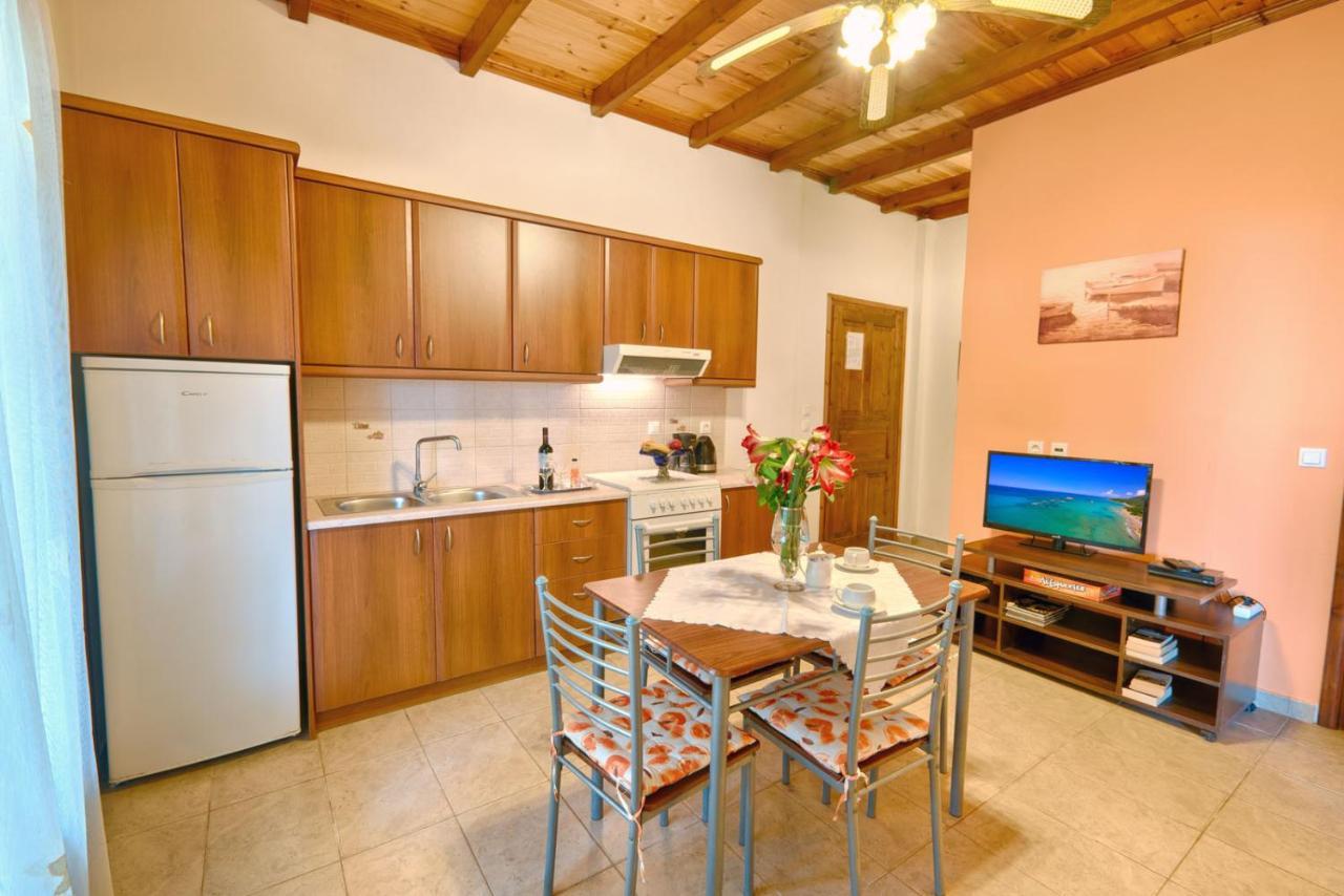 Christinas Apartments Ágios Matthaíos Kültér fotó